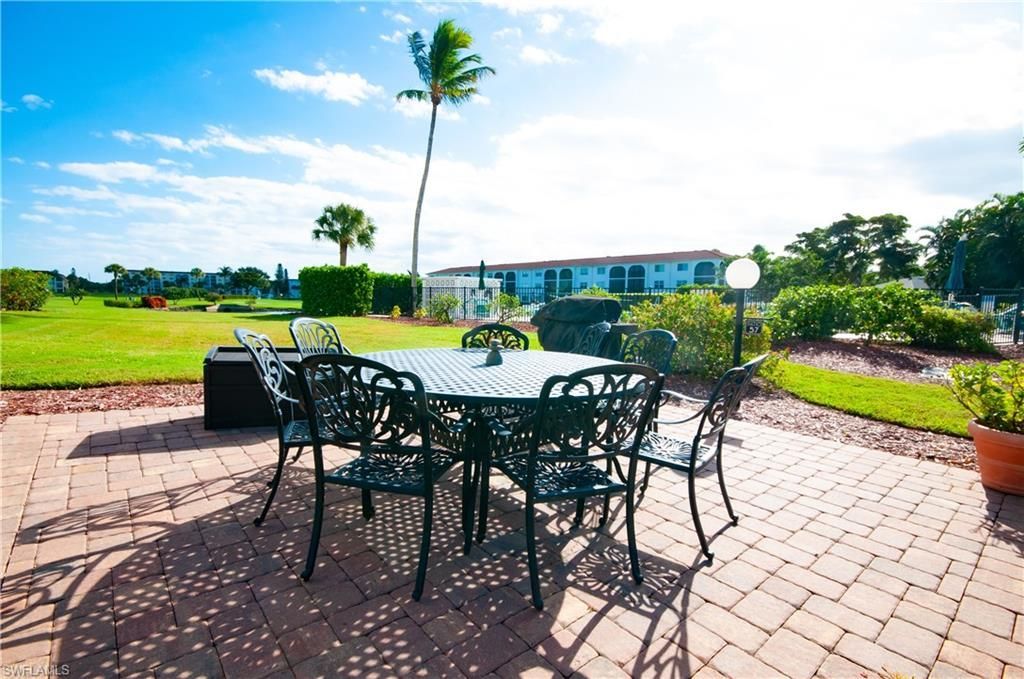 21 High Point Cir E, Unit 305, Naples, FL 34103 Photo