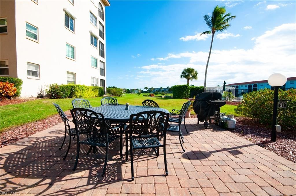 21 High Point Cir E, Unit 305, Naples, FL 34103 Photo