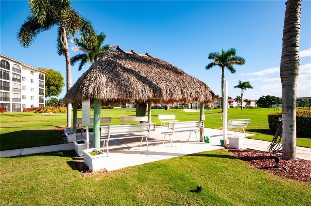 21 High Point Cir E, Unit 305, Naples, FL 34103 Photo