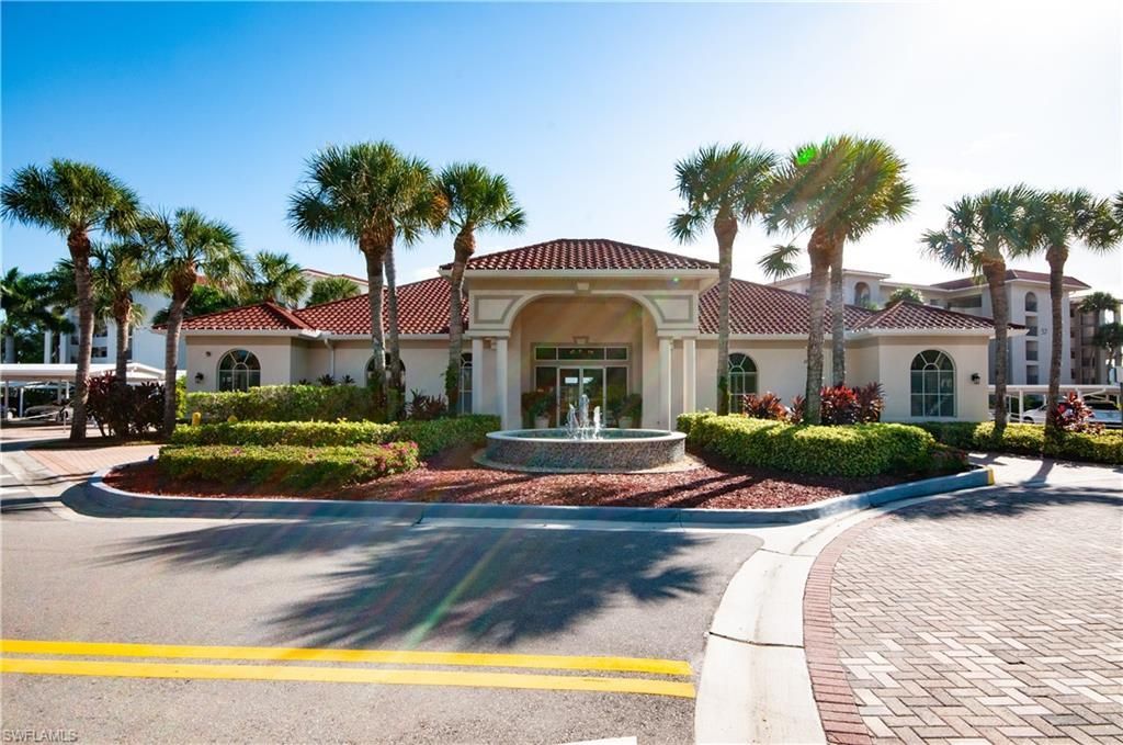 21 High Point Cir E, Unit 305, Naples, FL 34103 Photo