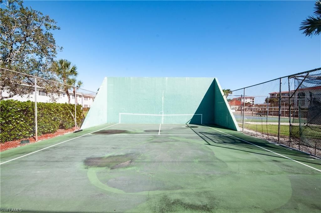 21 High Point Cir E, Unit 305, Naples, FL 34103 Photo