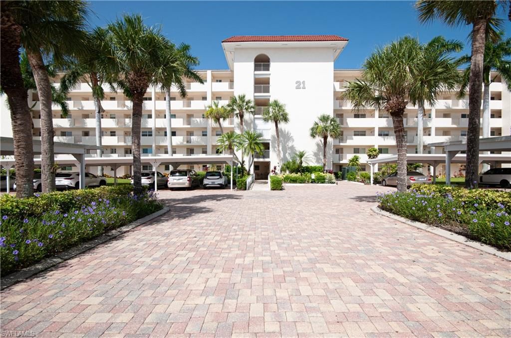 21 High Point Cir E, Unit 305, Naples, FL 34103 Photo
