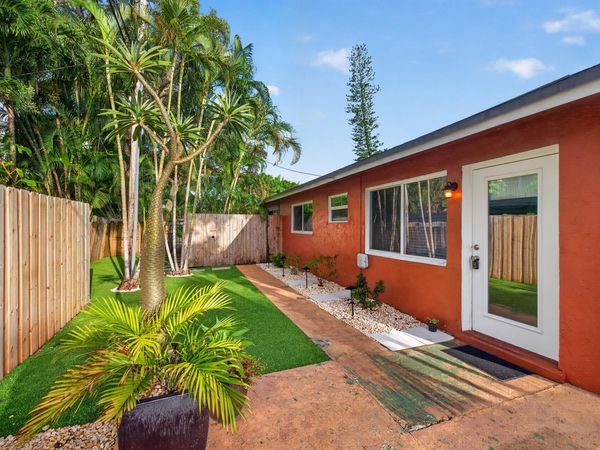 1720 NE 8th Avenue, Fort Lauderdale, FL 33305