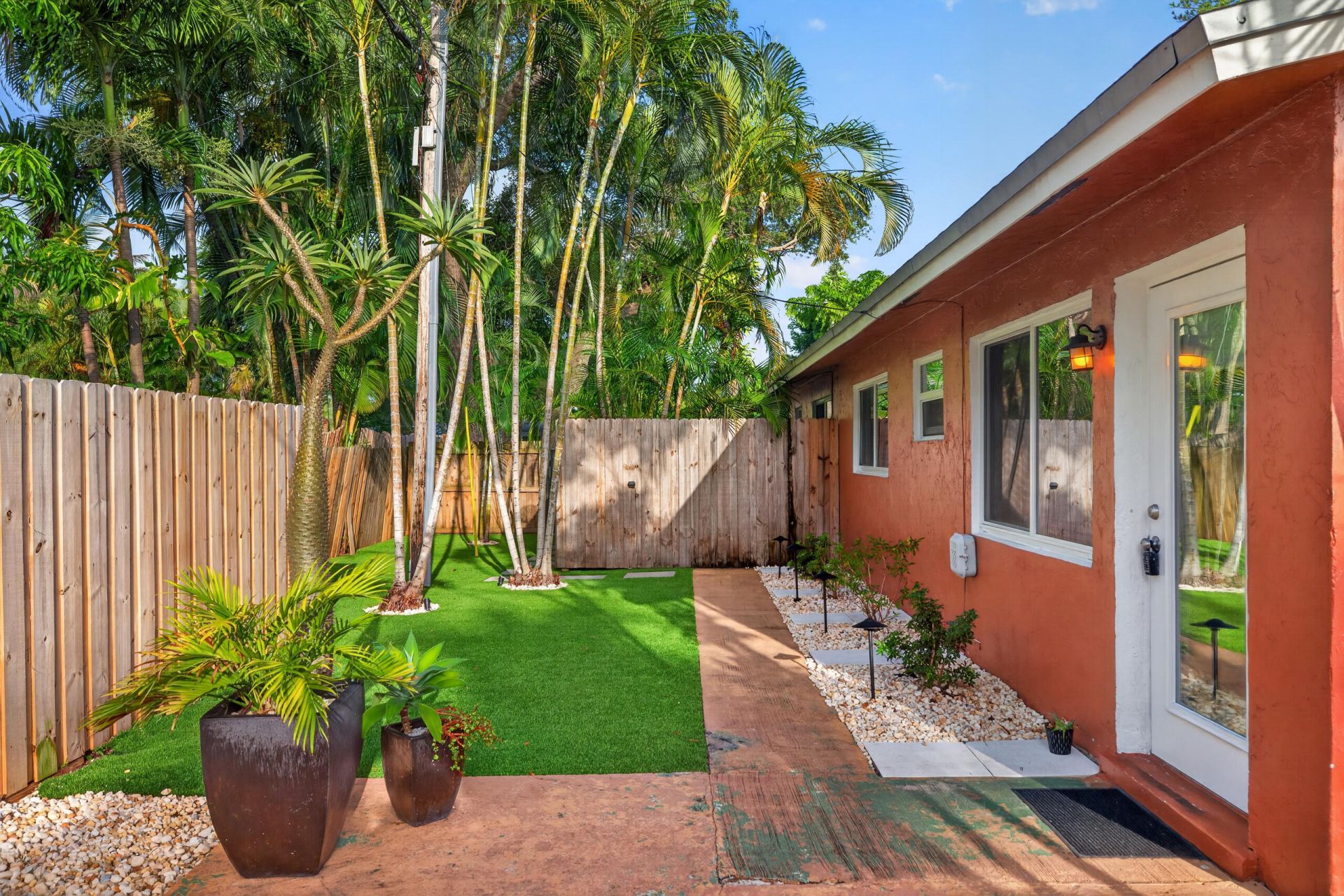 1720 NE 8th Avenue, Fort Lauderdale, FL 33305 Photo