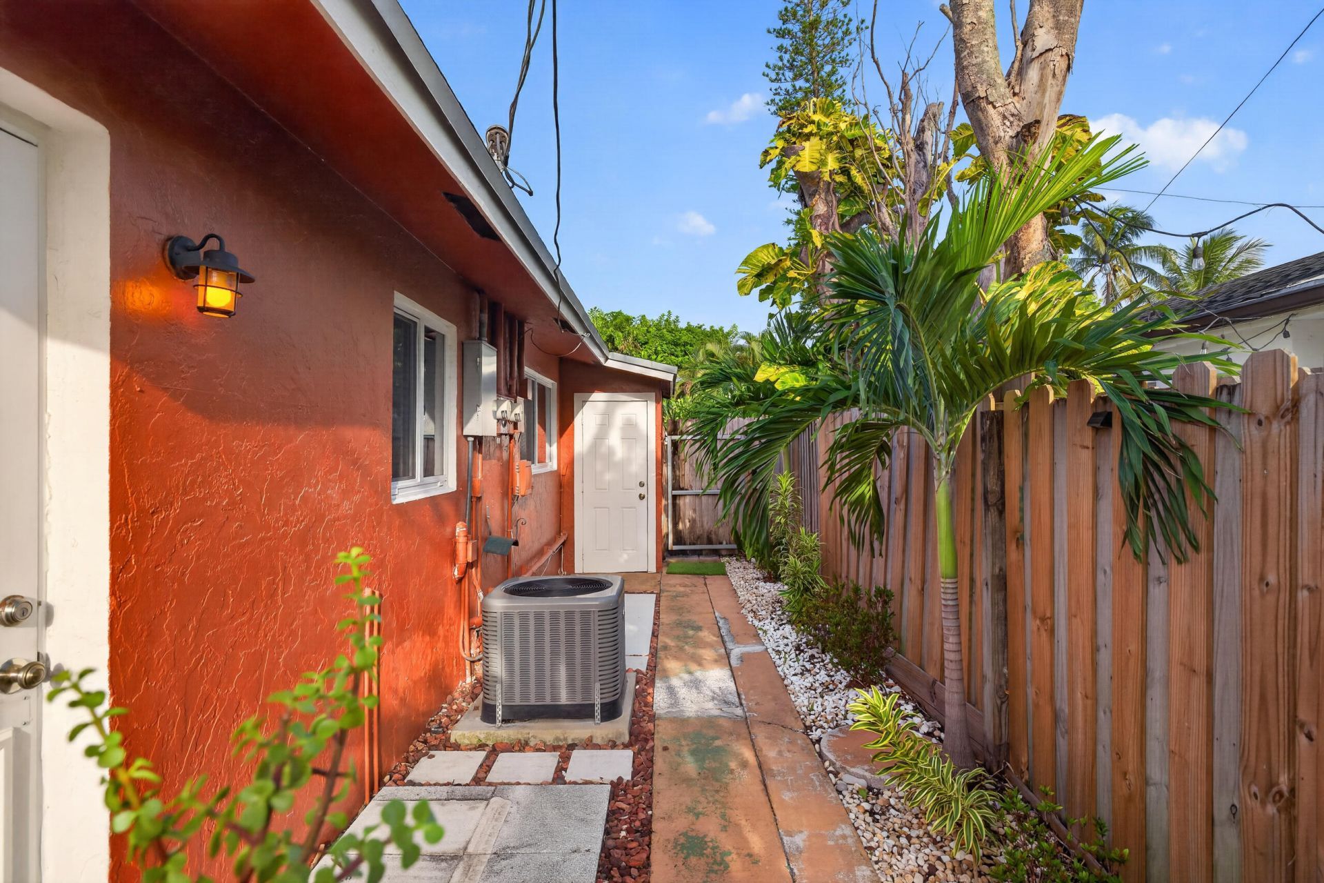 1720 NE 8th Avenue, Fort Lauderdale, FL 33305 Photo