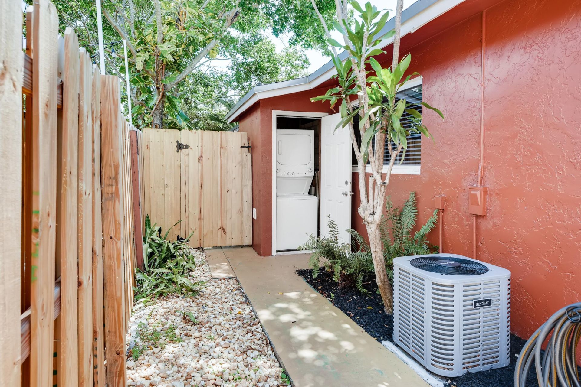 1720 NE 8th Avenue, Fort Lauderdale, FL 33305 Photo
