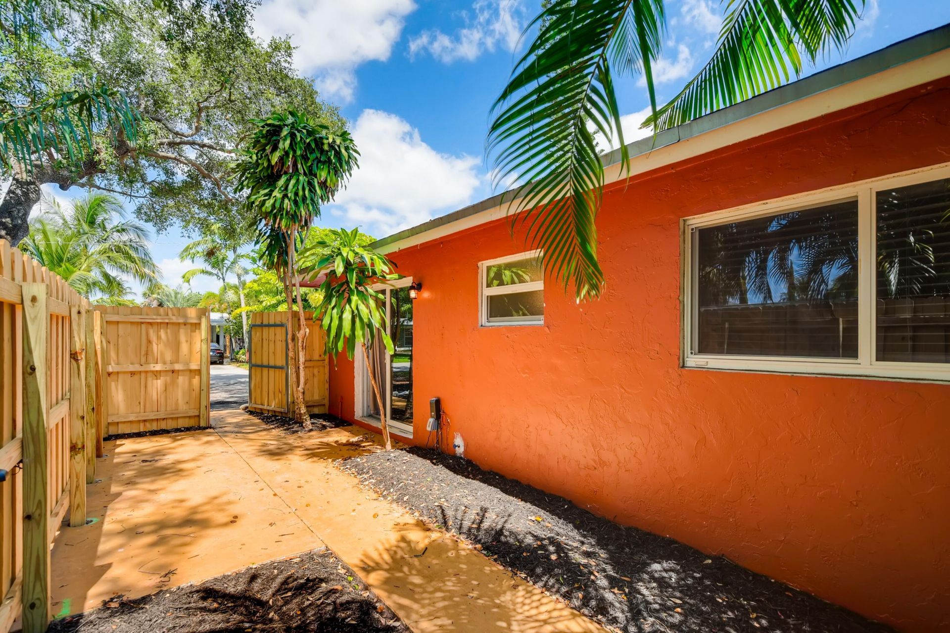 1720 NE 8th Avenue, Fort Lauderdale, FL 33305 Photo