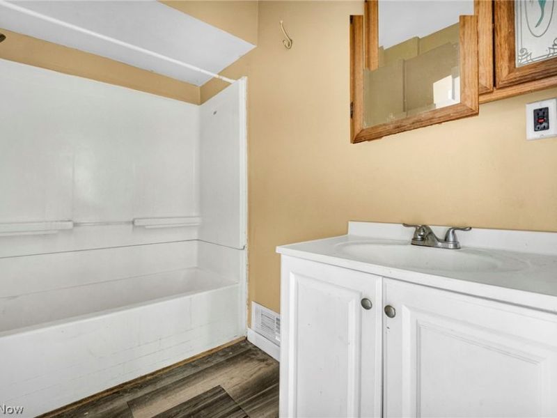 8802 Denison Avenue, Cleveland, OH 44102 Photo 46