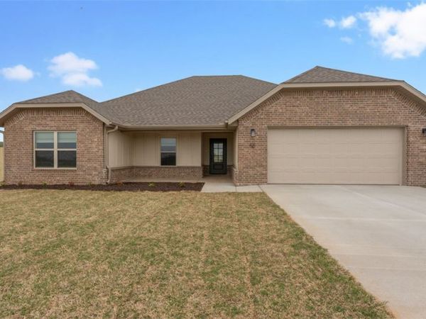 50 N Banner Avenue , Farmington, AR 72730