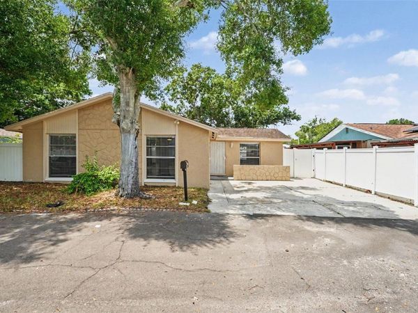 6404 FREEDOM COURT , TAMPA, FL 33634