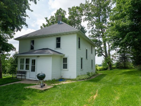 13338 Dobbs Road, Darlington, WI 53530
