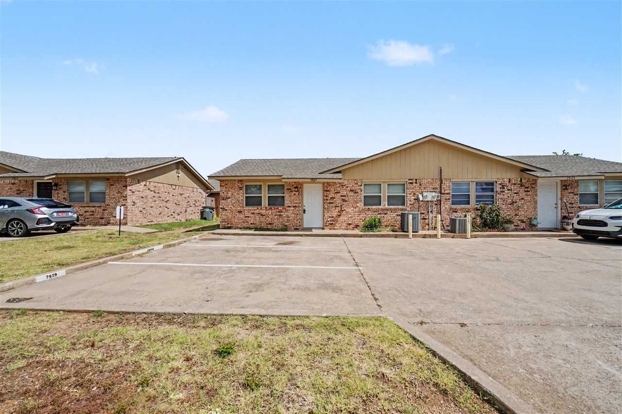 7927 NW Crossland Cir, Lawton, OK 73505 Main Photo