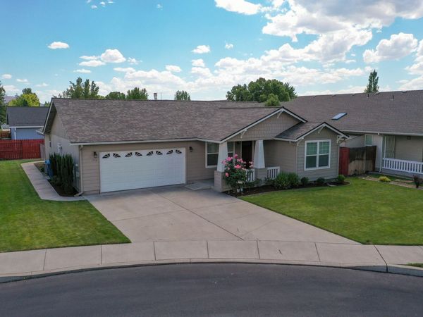 758 NE Sandstone Court, Prineville, OR 97754