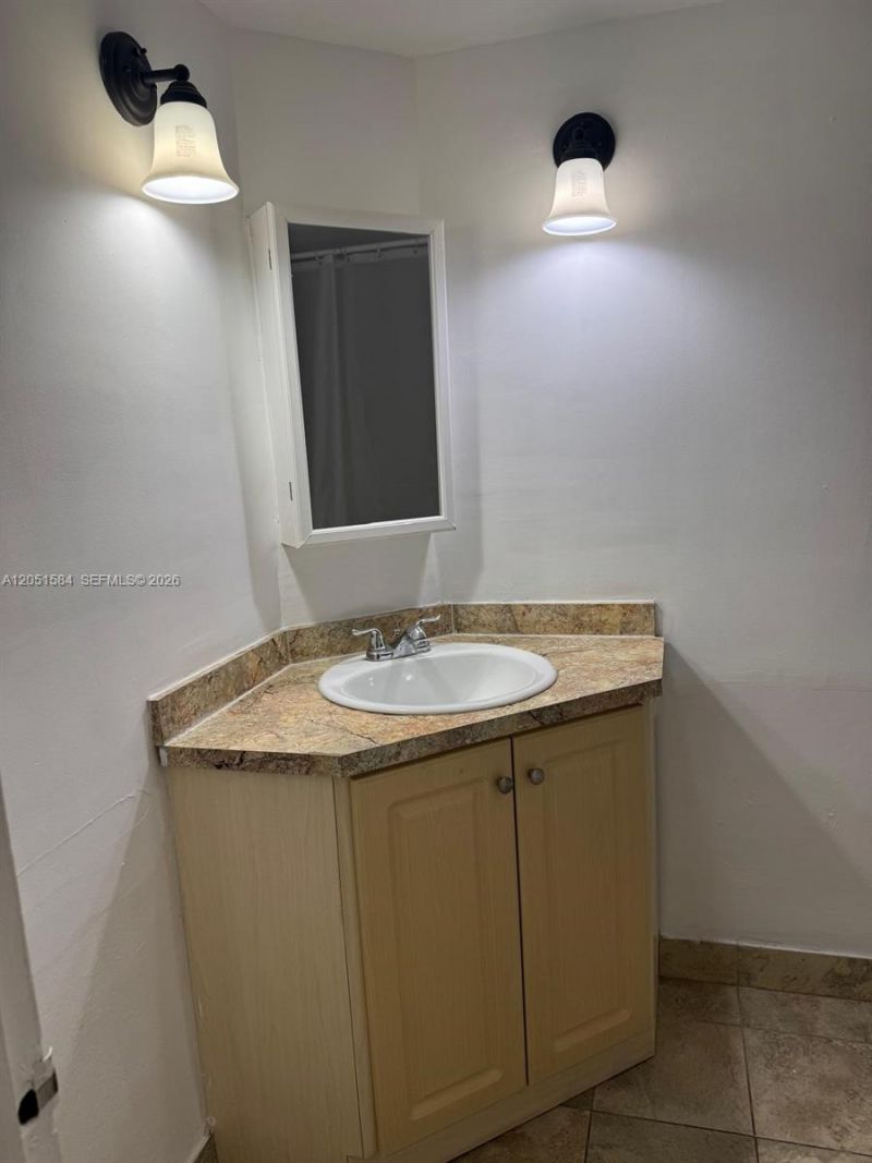 1401 NE 191st St , Unit D108, Miami, FL 33179 Photo