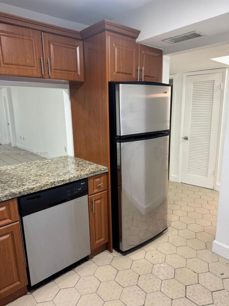1401 NE 191st St , Unit D108, Miami, FL 33179 Photo