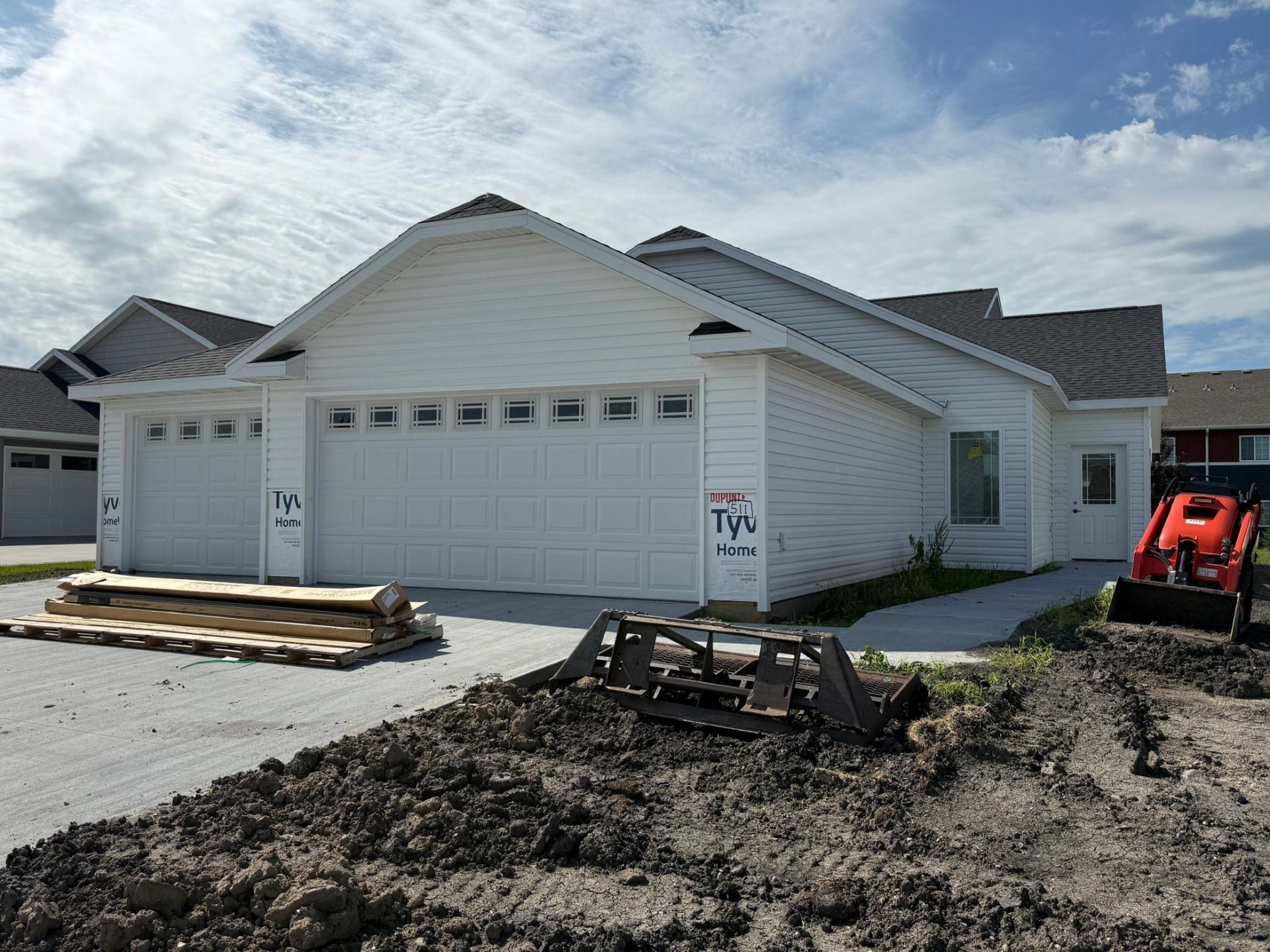 511 Westview Lane E, West Fargo, ND 58078 Main Photo