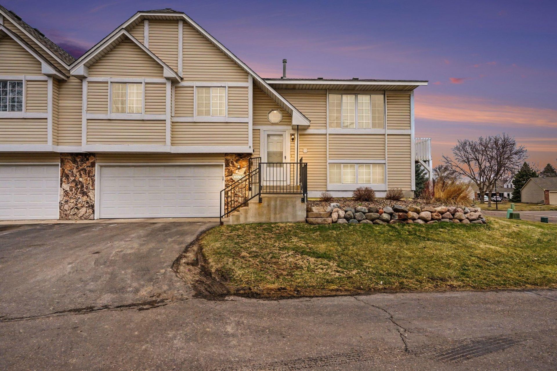 15865 Griffon Path , Apple Valley, MN 55124