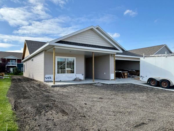 415 Westview Lane E, West Fargo, ND 58078