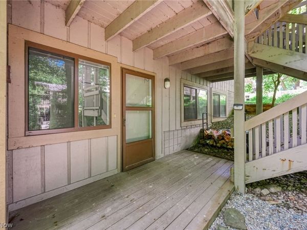 654 Meredith Lane, Cuyahoga Falls, OH 44223