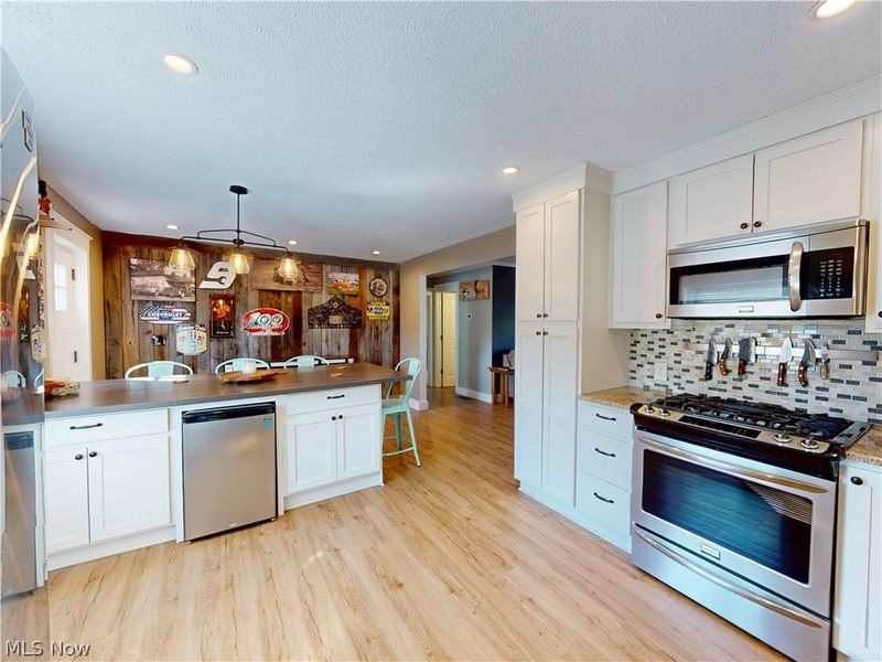 12233 Woodiebrook Road, Chardon, OH 44024 Photo 3