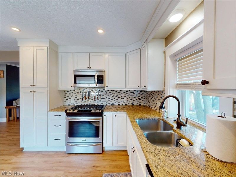 12233 Woodiebrook Road, Chardon, OH 44024 Photo 4