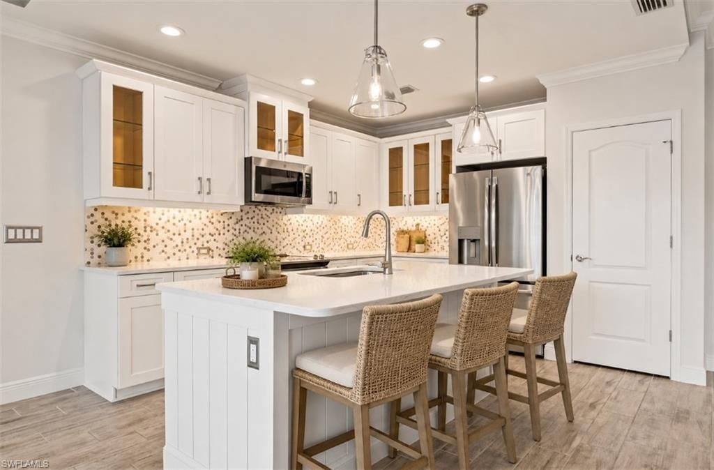 6954 Avalon Cir , Unit 703, Naples, FL 34112 Photo