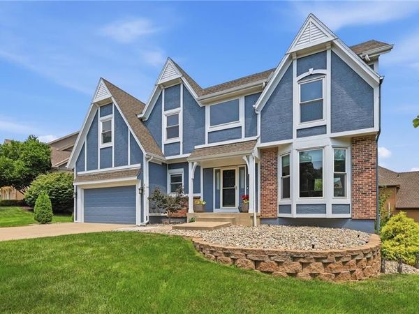 8900 W 148th Terrace, Overland Park, KS 66221