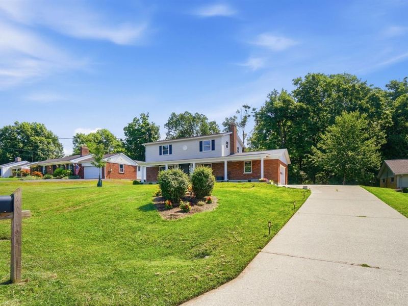 1594 Huntcrest Drive, Anderson Twp, OH 45255 Photo 2