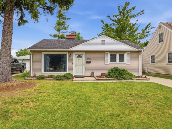 6622 W Bennett AVENUE, Milwaukee, WI 53219
