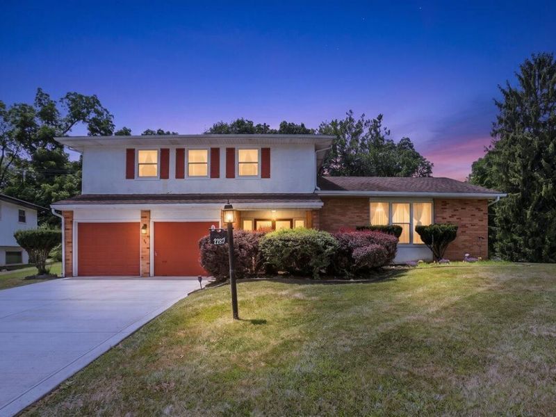 2289 Gardendale Drive , Columbus, OH 43219 Photo 2
