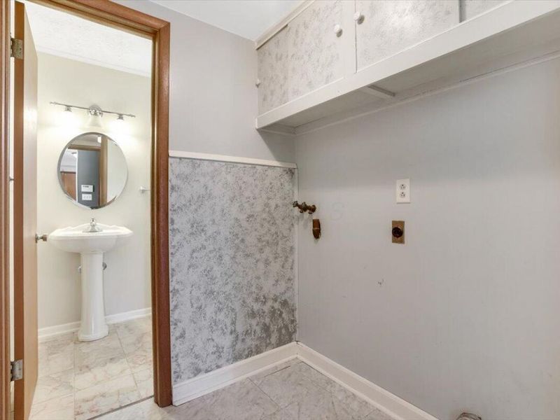 2289 Gardendale Drive , Columbus, OH 43219 Photo 22