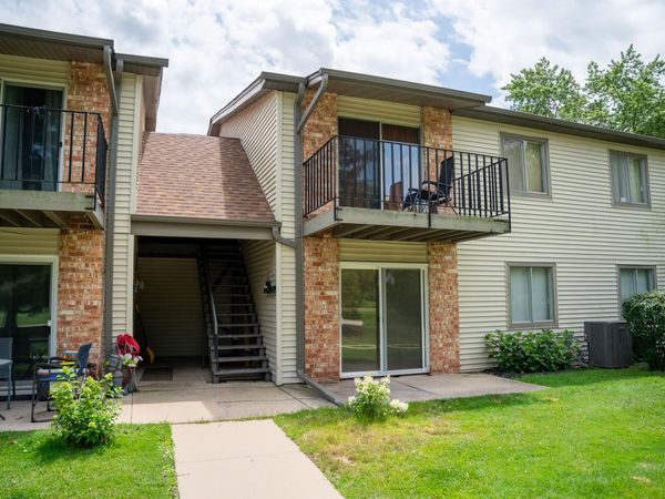N115W17125 Armada Dr, Unit 6, Germantown, WI 53022