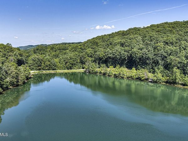 748 Laurel Lake Circle , Madisonville, TN 37354