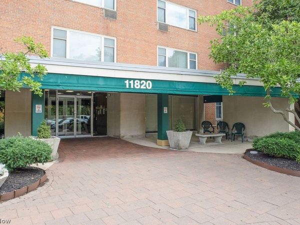 11820 Edgewater Drive , Unit 110, Lakewood, OH 44107