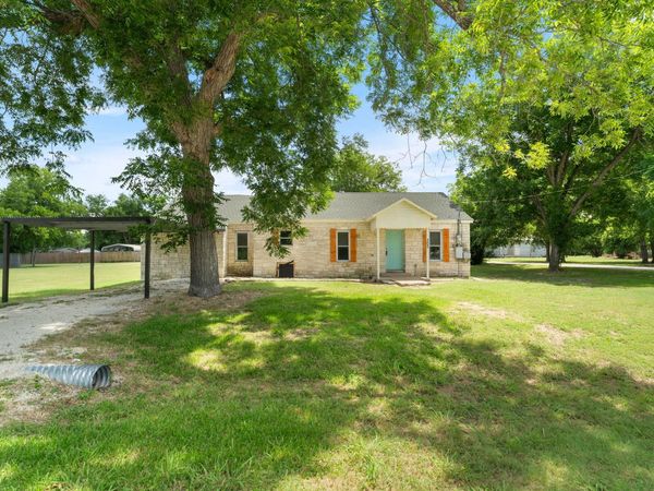 307 Crockett ST, Holland, TX 76534