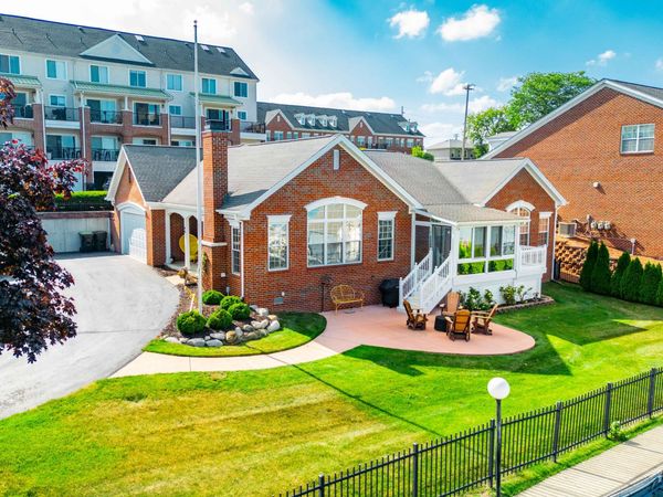 80 West Road, Trenton, MI 48183