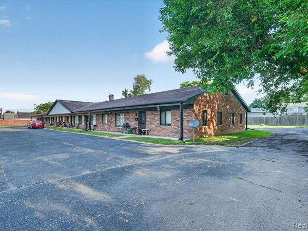151 E. Mchattie, South Lyon, MI 48178