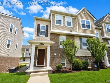 4625 Bradley Circle, Troy, MI 48085
