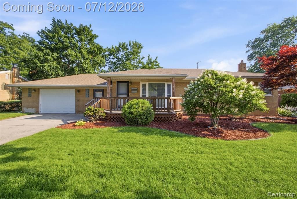 23327 Whitley Drive, Clinton Township, MI 48035 Main Photo