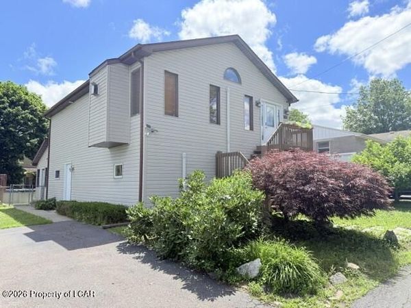 960 N Manhattan Court, Hazleton, PA 18201