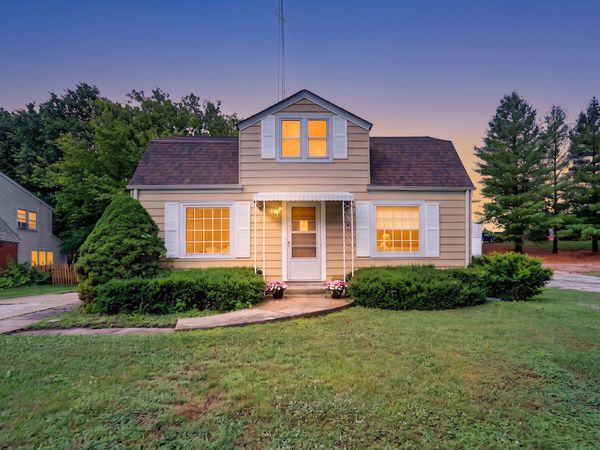 615 Roosevelt Dr, West Bend, WI 53090