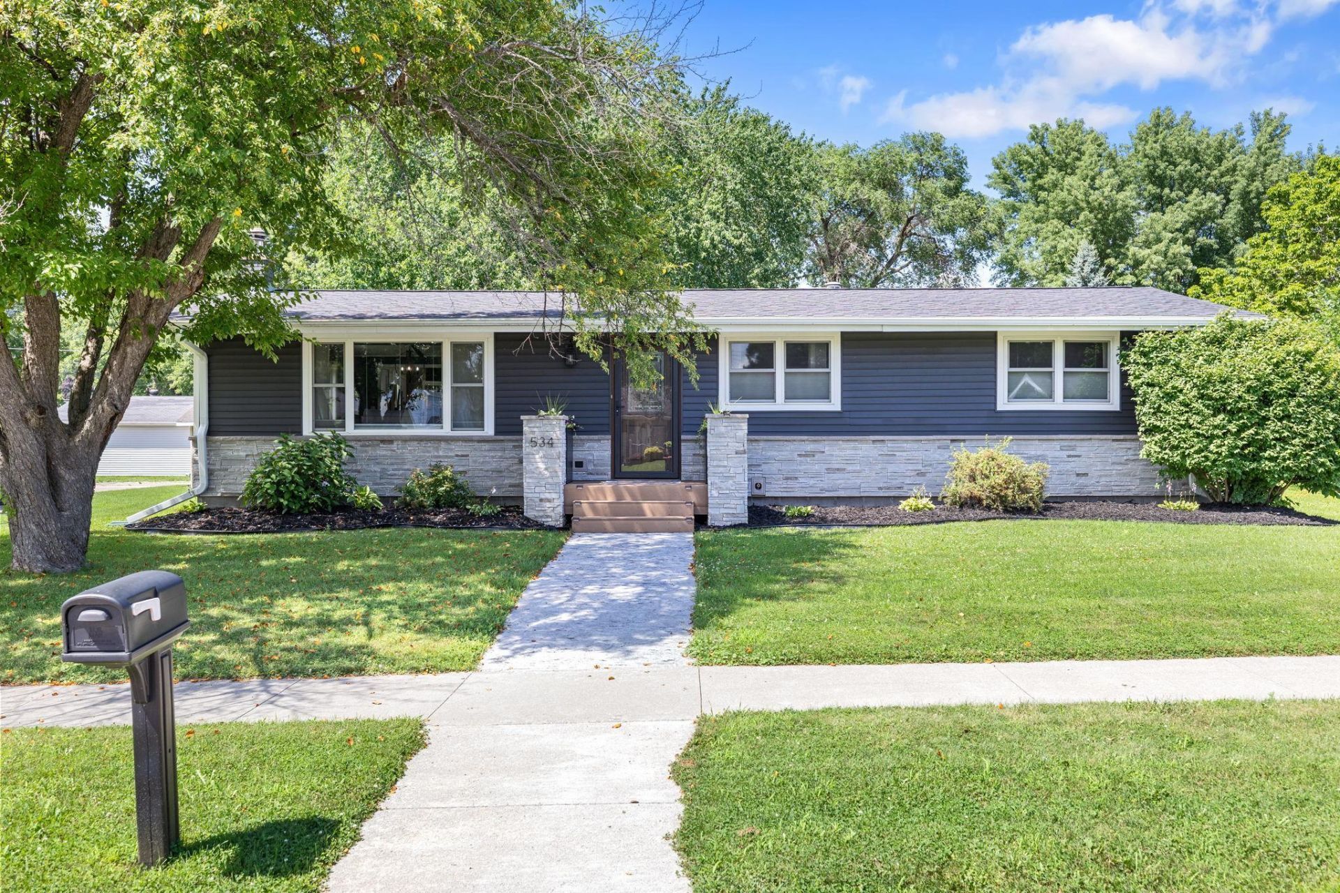 534 S 3rd Street , La Crescent, MN 55947