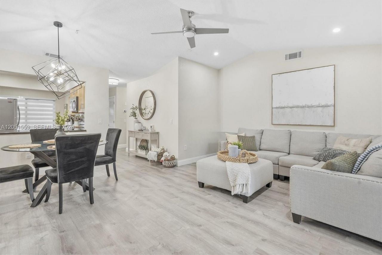 1581 NW 98th Way , Unit 1581, Pembroke Pines, FL 33024 Photo