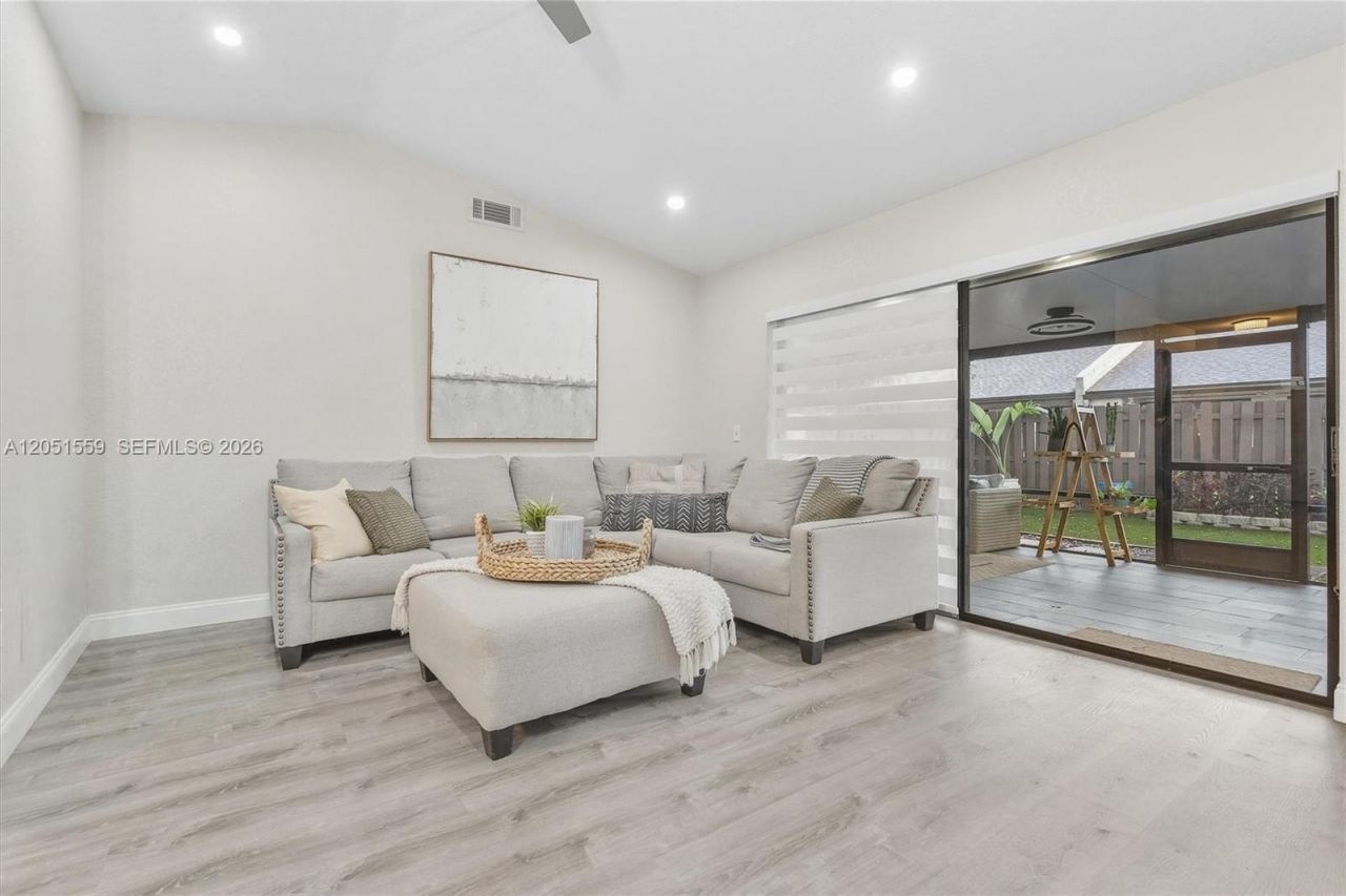 1581 NW 98th Way , Unit 1581, Pembroke Pines, FL 33024 Photo