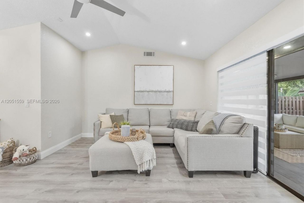 1581 NW 98th Way , Unit 1581, Pembroke Pines, FL 33024 Photo