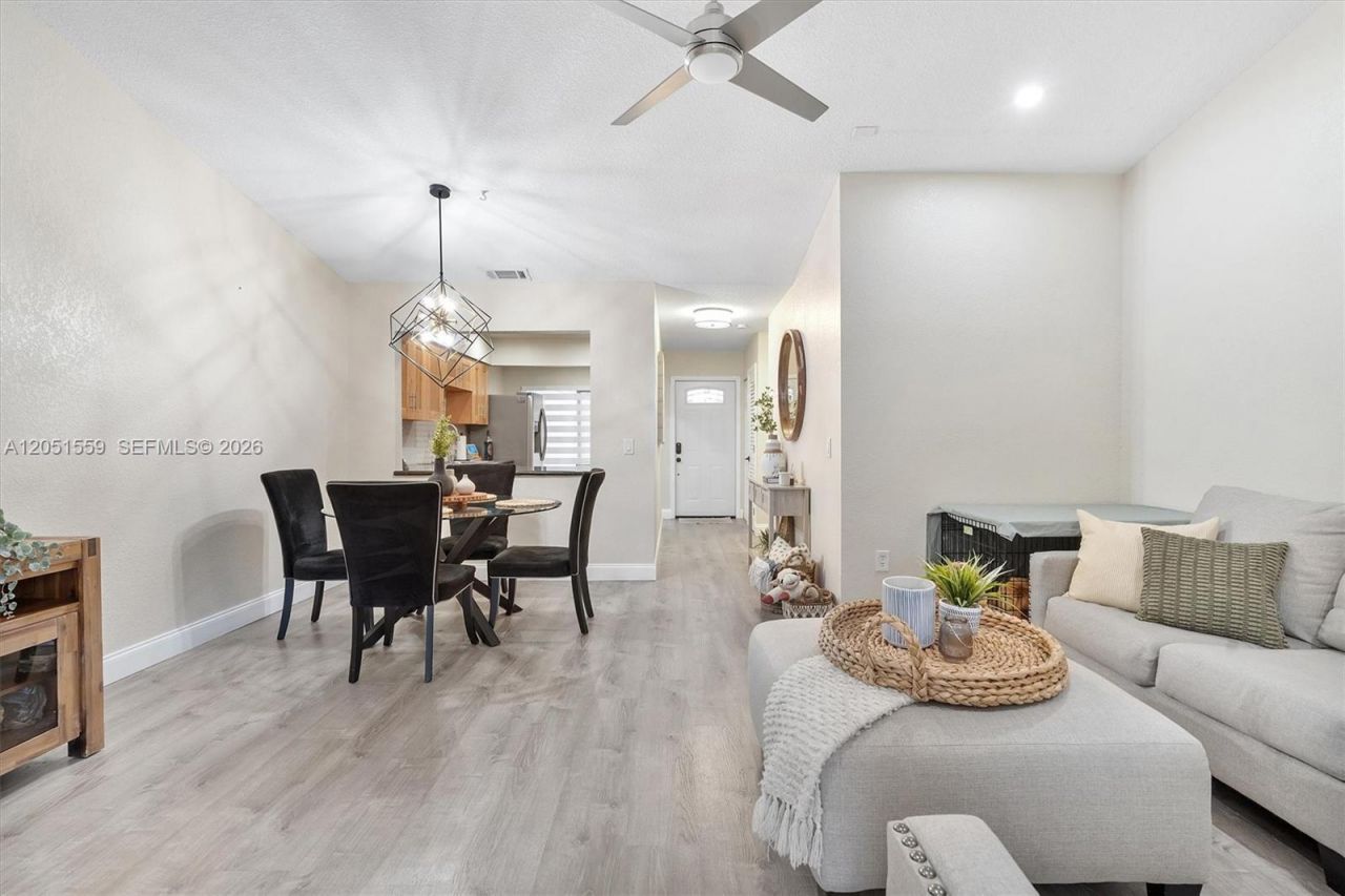 1581 NW 98th Way , Unit 1581, Pembroke Pines, FL 33024 Photo