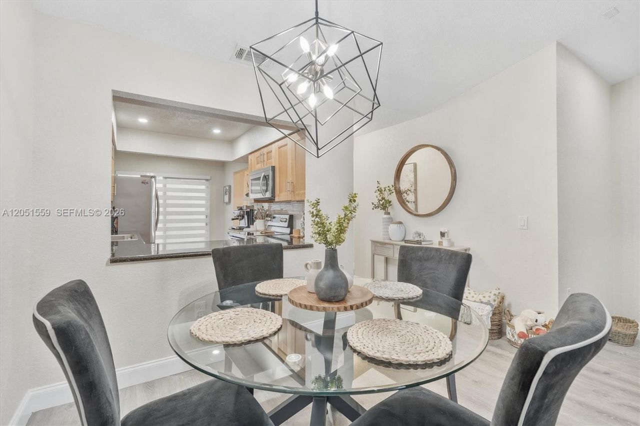 1581 NW 98th Way , Unit 1581, Pembroke Pines, FL 33024 Photo