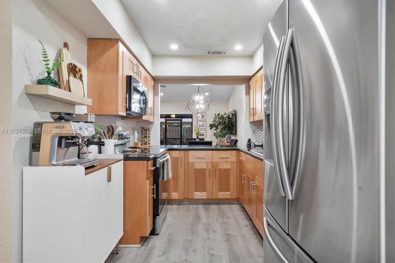 1581 NW 98th Way , Unit 1581, Pembroke Pines, FL 33024 Photo