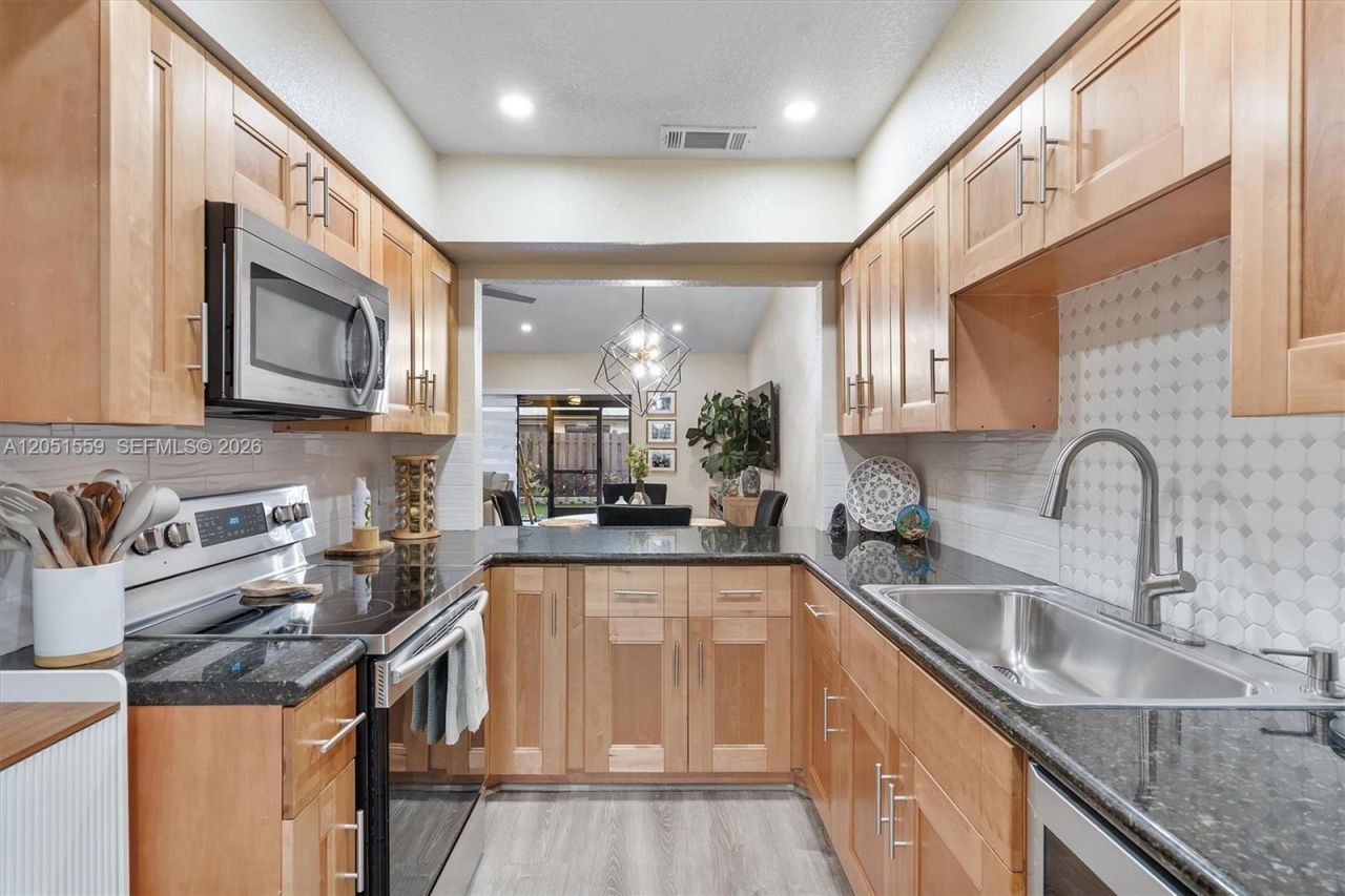 1581 NW 98th Way , Unit 1581, Pembroke Pines, FL 33024 Photo