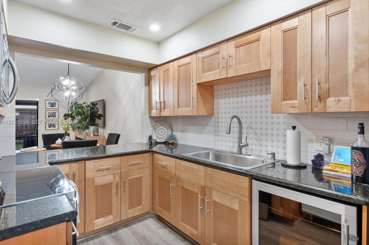1581 NW 98th Way , Unit 1581, Pembroke Pines, FL 33024 Photo